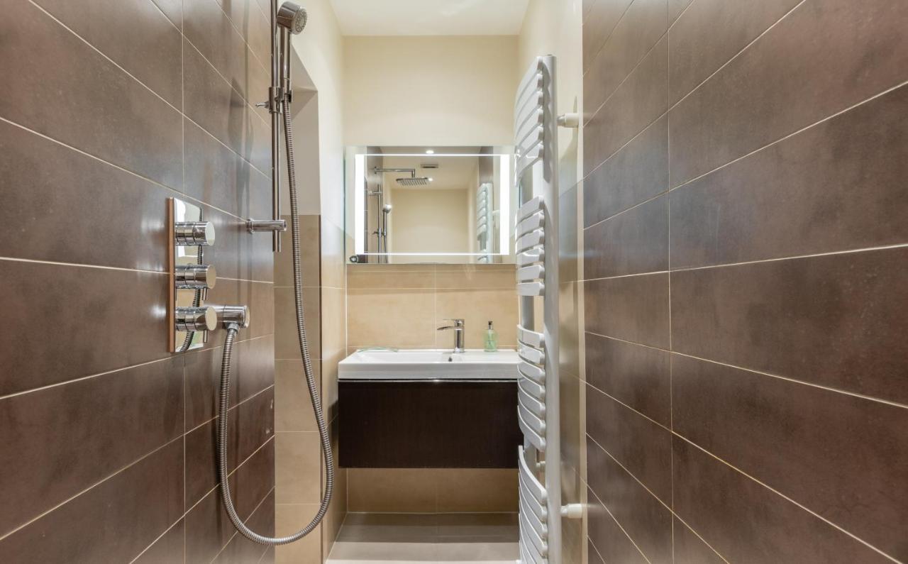 Апартаменты The Chelsea Arms - Bright 3Bdr With Garden & Private Parking Лондон Экстерьер фото